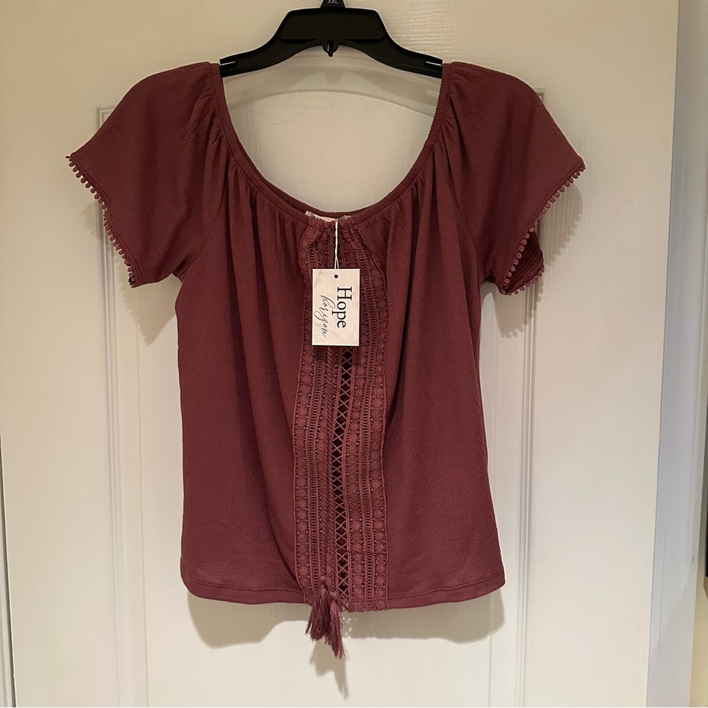Hope Horizon Mauve Lace Detail Women's Top. Size Medium.